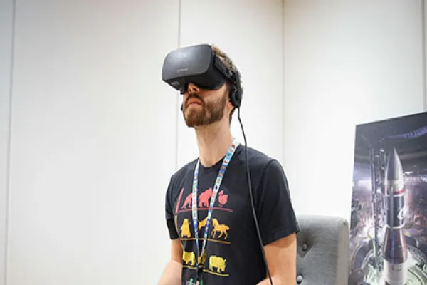 2015-07-daniel-nadler-vr-oculus-large.jpg