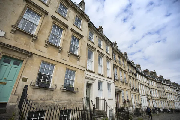 Suburban street in Bath, UK (Jason Alden/Bloomberg).
