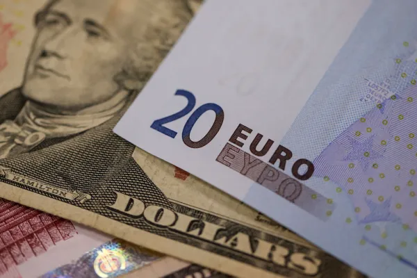 (Simon Dawson/Bloomberg)