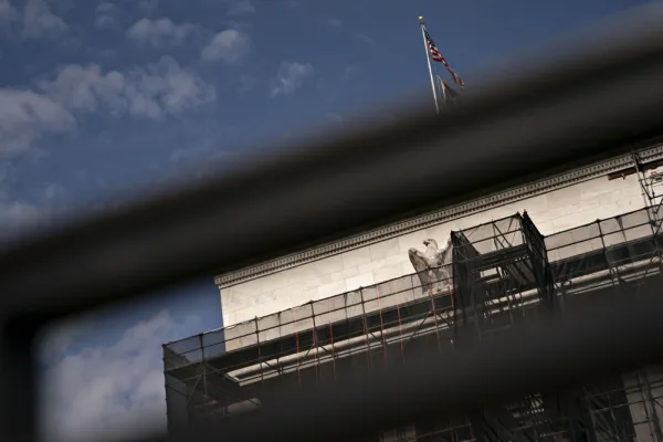 Andrew Harrer/Bloomberg