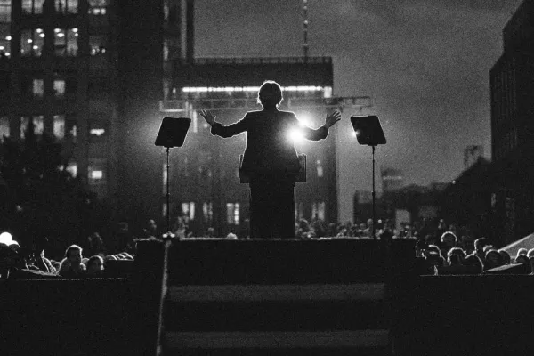 Elizabeth Warren speaks during a campaign event. (Jeenah Moon/Bloomberg)
