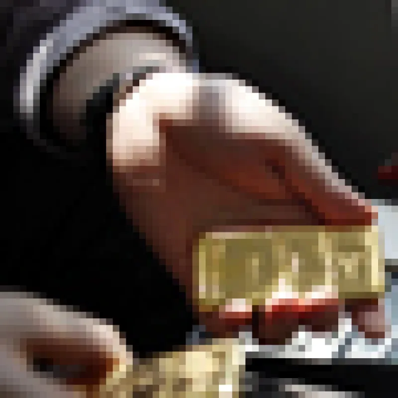 Gold May Gain On Weaker Dollar, Fed Purchase Concern